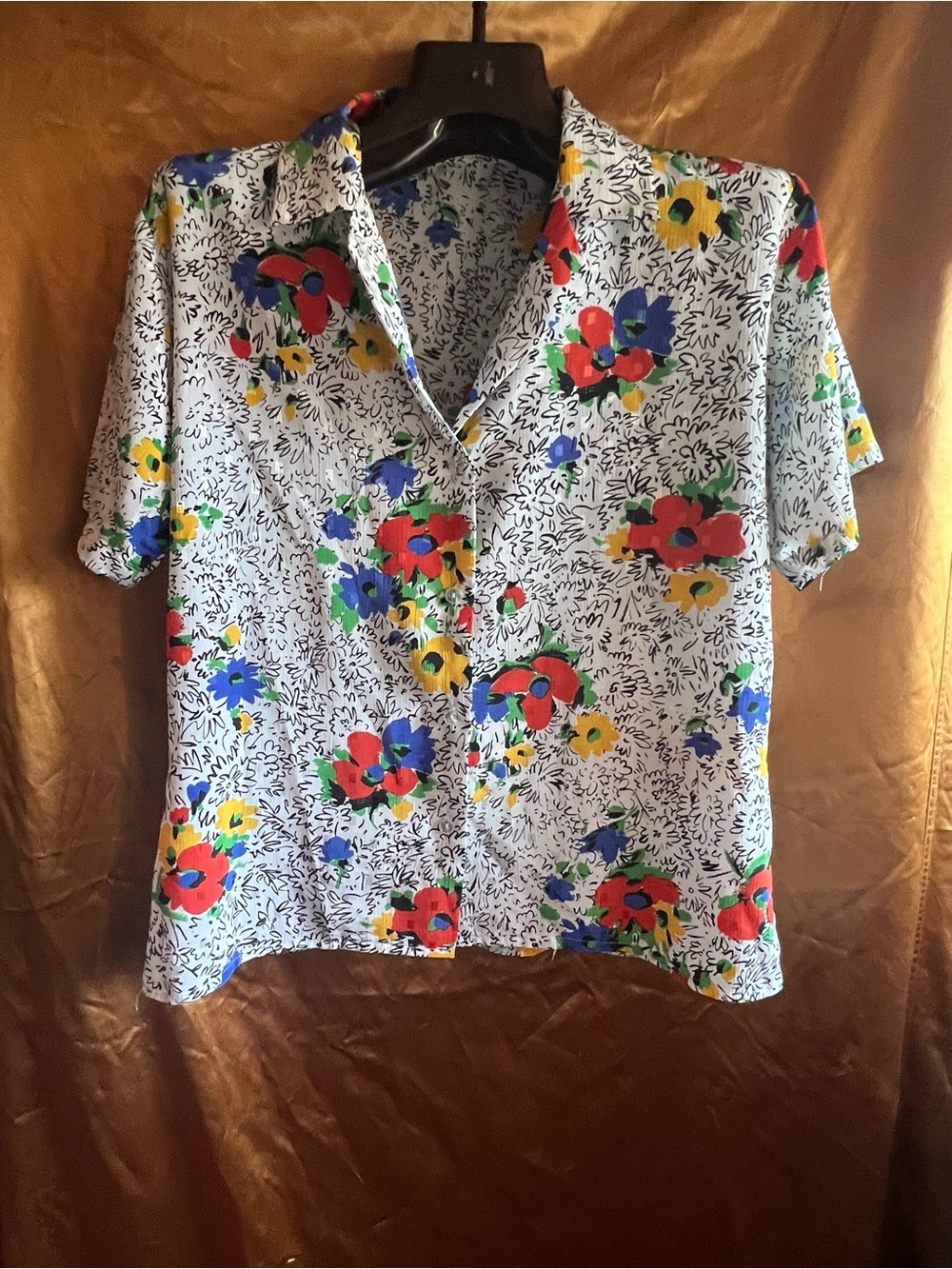 Vintage 80s Floral Button-Front Short Sleeve Top in White, Red and Blue L